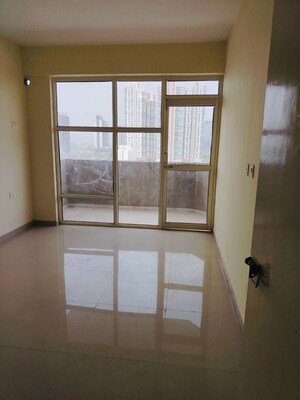 Room in 2 BHK Apartment at Pyramid Midtown, Sector 59 – for Rent