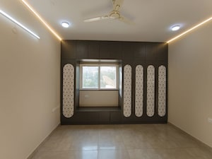 Room in 2.5 BHK Apartment at Candeur 40, Miyapur – for Rent