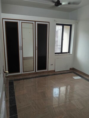 Room in 2 BHK Apartment at Triveni Vasant Vihar CHS, Vasant Vihar – for Rent