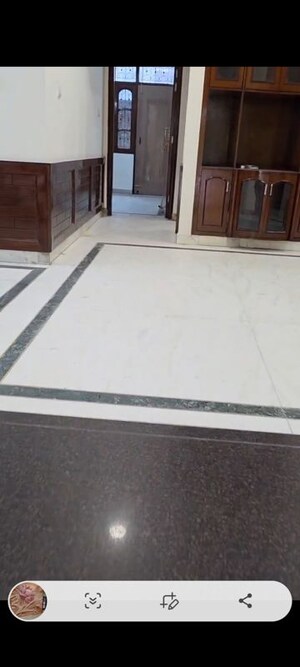 Room in 6 BHK Independent House at Sector 40 – for Rent