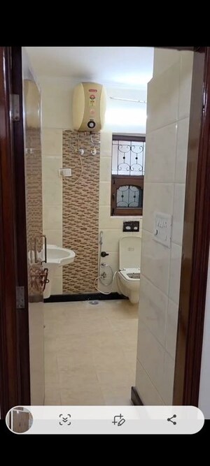 Bathroom in 6 BHK Independent House at Sector 40 – for Rent