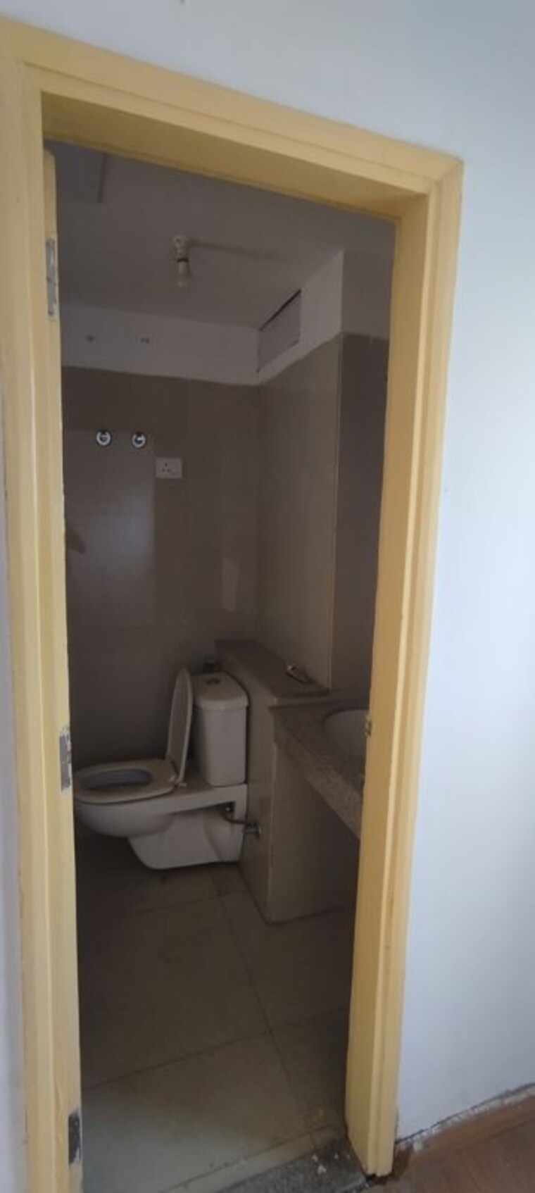 Bathroom, emaar-gurgaon-greens 4 Bedroom 2800 Sq.Ft. Apartment In Sector 102 Gurgaon 10683136