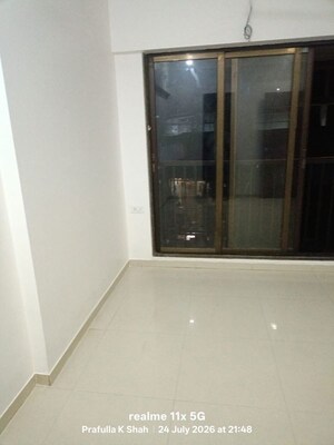 Room in 1 BHK Apartment at Parinee Essence, Kandivali West – for Rent