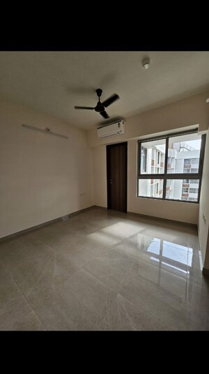 Room in 1 BHK Apartment at Piramal Vaikunth, Balkum Pada – for Rent