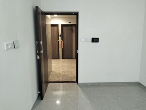 Room in 2 BHK Apartment at Veena Smart Homes, Kandivali West – for Rent