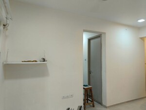 Room in 1 BHK Apartment at Sheth Vasant Oasis, Andheri East – for Rent