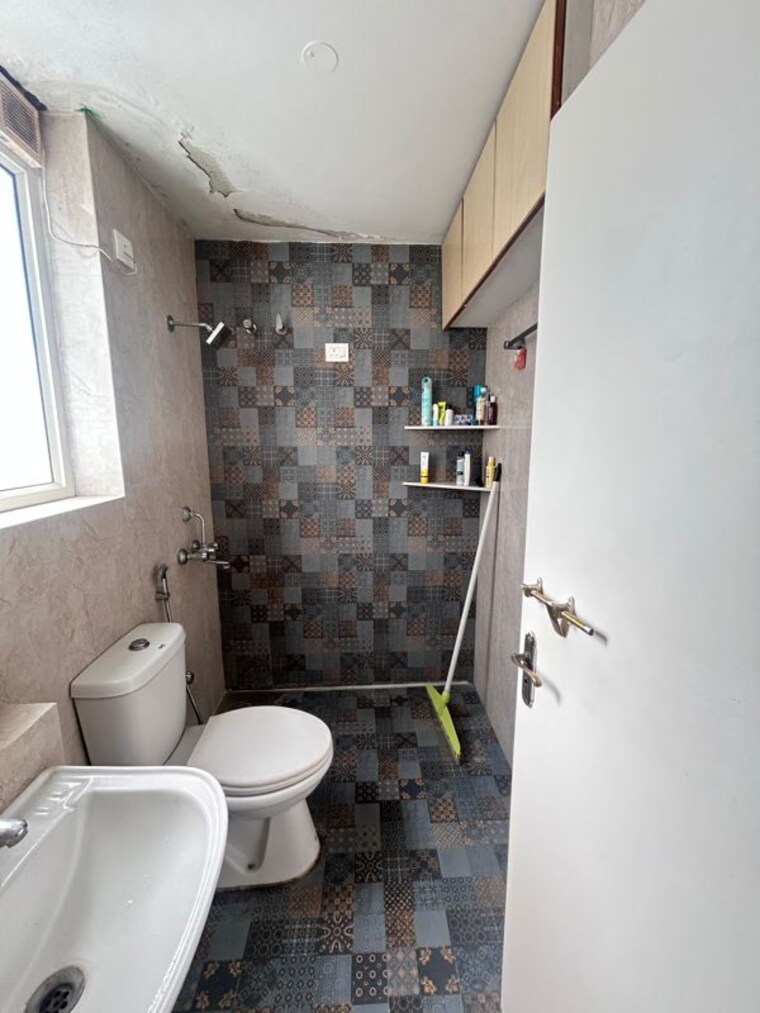 Bathroom, maple-heights 3 Bedroom 1345 Sq.Ft. Apartment In Sector 43 Gurgaon 10683163