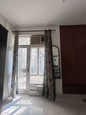 Building Lobby in 3 BHK Apartment at Maple Heights, Sector 43 – for Rent