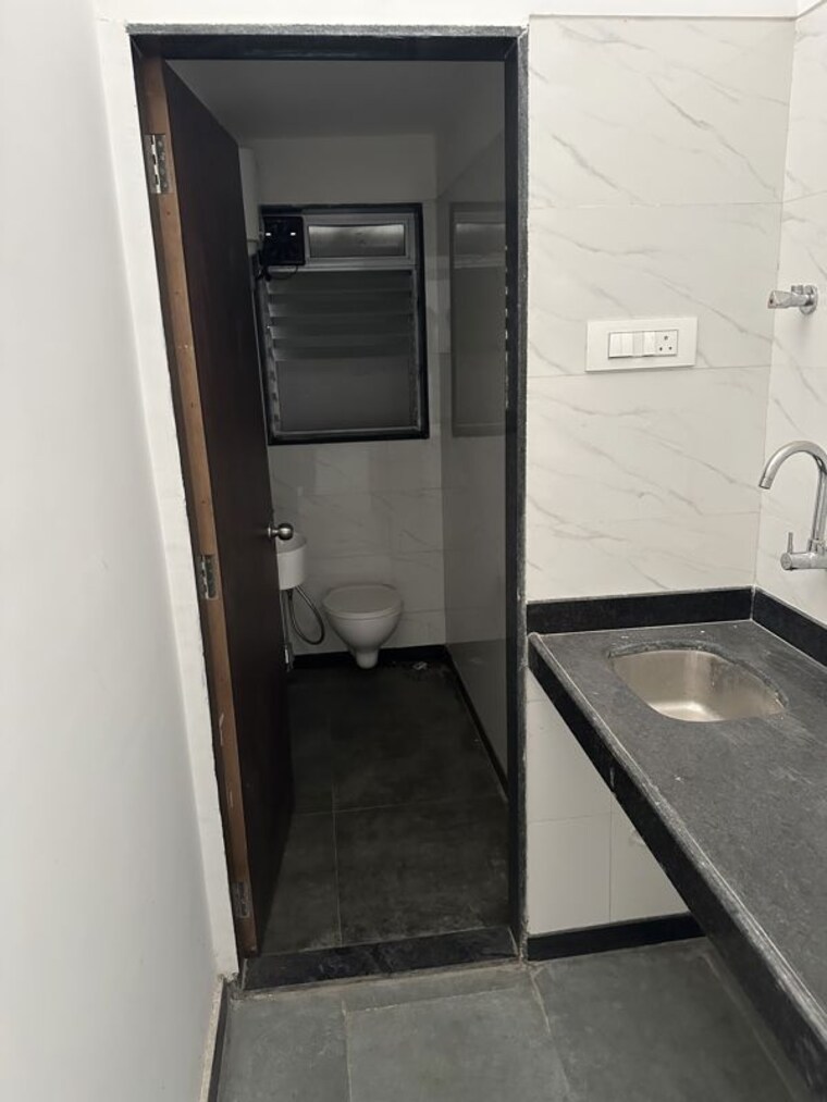 Bathroom, key-tech-park Commercial Shop 500 Sq.Ft. In Andheri West Mumbai 10683168
