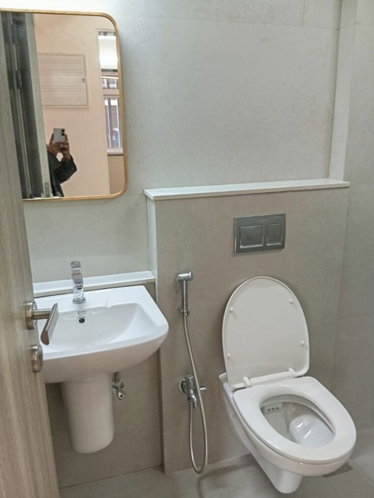 Bathroom, marathon-monte-south 3 Bedroom 1303 Sq.Ft. Apartment In Byculla West Mumbai 10683187