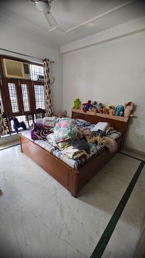Bedroom in 3 BHK Builder Floor at Sector 23 – for Rent