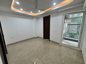Room in 3 BHK Builder Floor at Safdarjung Enclave – for Rent