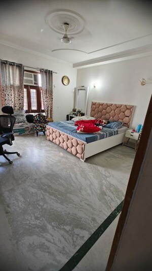 Bedroom in 3 BHK Builder Floor at Sector 23 – for Rent