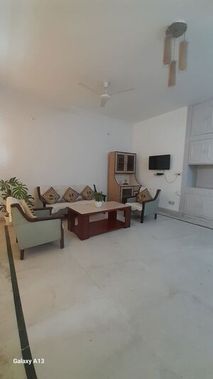 Living Room in 3 BHK Builder Floor at Sector 23 – for Rent
