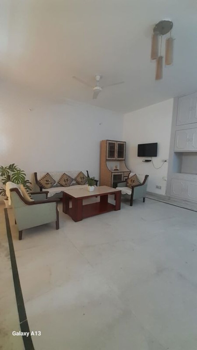 Living Room, sector 23 3 Bedroom 1800 Sq.Ft. Builder Floor In Sector 23 Gurgaon 10683209