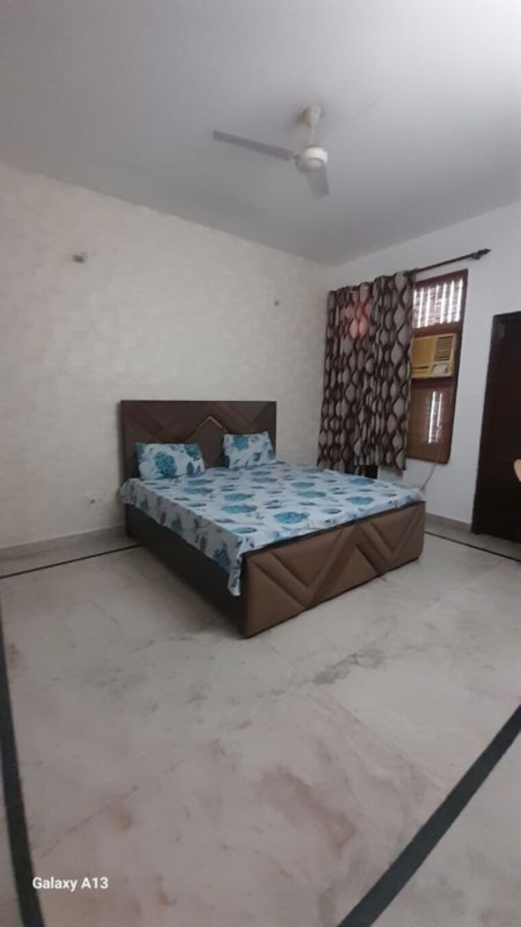 Bedroom, sector 23 3 Bedroom 1800 Sq.Ft. Builder Floor In Sector 23 Gurgaon 10683209