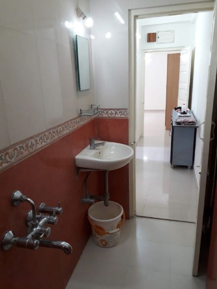 Bathroom, santacruz west 1 Bedroom 500 Sq.Ft. Apartment In Santacruz West Mumbai 10683227