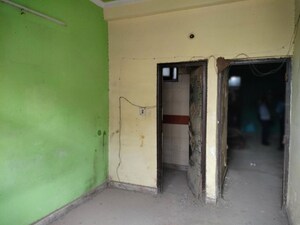 Room in  Apartment at Loni – for Sale