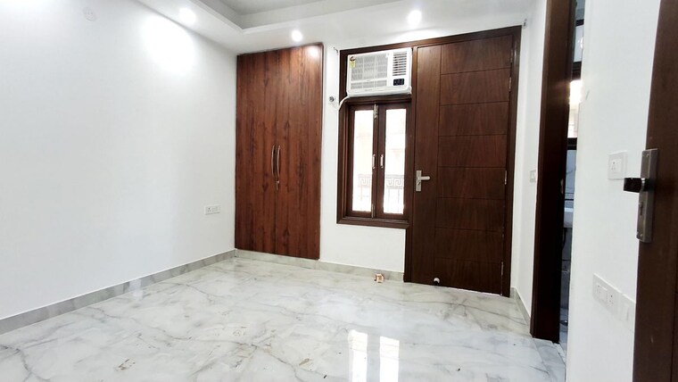 Room, freedom fighters enclave 1 Bedroom 500 Sq.Ft. Apartment In Freedom Fighters Enclave Delhi 10683244