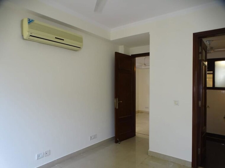 Room, new friends colony 3 Bedroom 1800 Sq.Ft. Builder Floor In New Friends Colony Delhi 10683319
