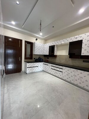 Parking in 5 BHK Independent House at Wave City – for Sale
