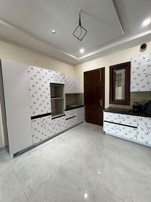 Room in 5 BHK Independent House at Wave City – for Sale