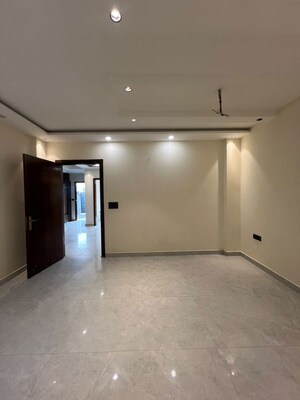 Room in 5 BHK Independent House at Wave City – for Sale