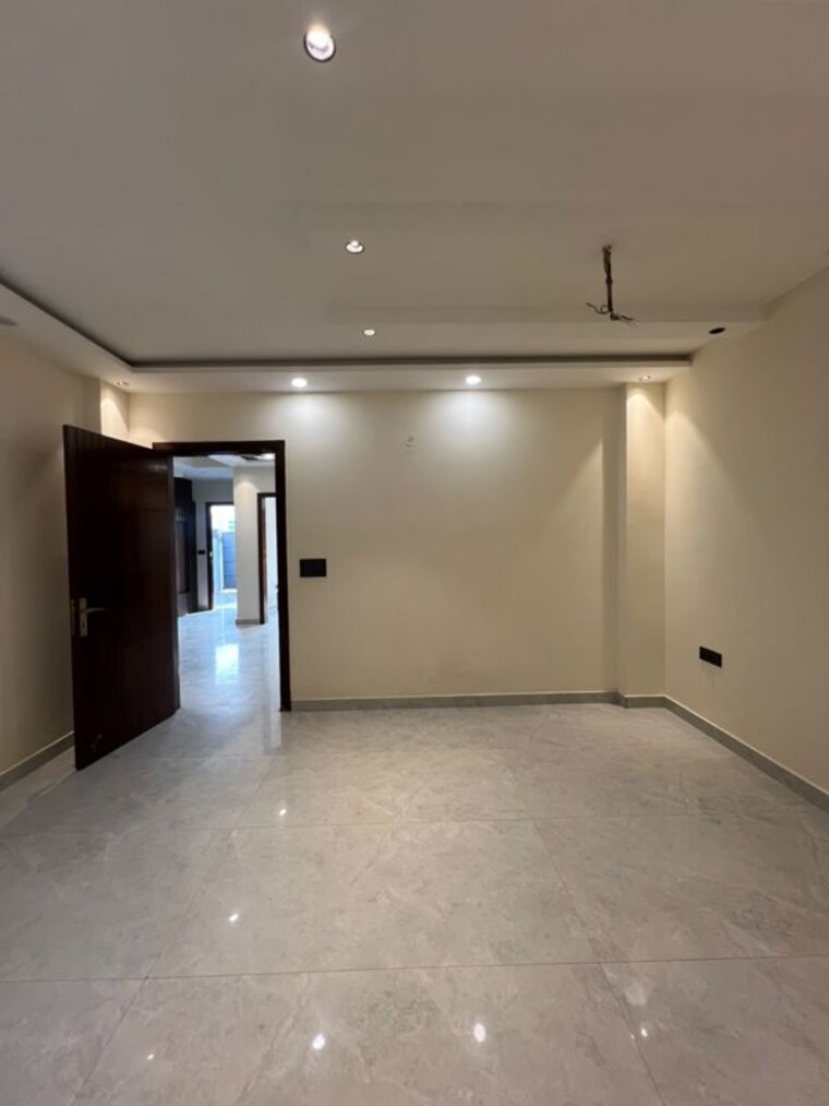Room, wave city 5 Bedroom 194 Sq.Yd. Independent House In Wave City Ghaziabad 10683300