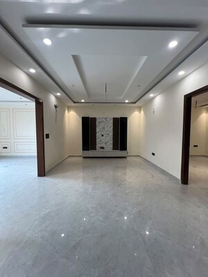 Room in 5 BHK Independent House at Wave City – for Sale