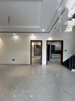 Room in 5 BHK Independent House at Wave City – for Sale