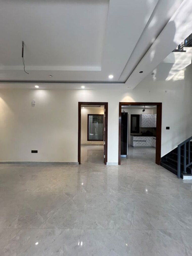 Room, wave city 5 Bedroom 194 Sq.Yd. Independent House In Wave City Ghaziabad 10683300