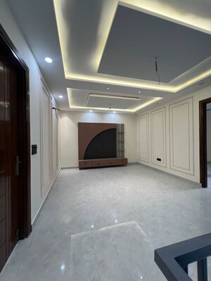 Room in 5 BHK Independent House at Wave City – for Sale