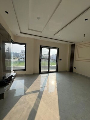 Room in 5 BHK Independent House at Wave City – for Sale