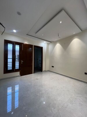 Room in 5 BHK Independent House at Wave City – for Sale