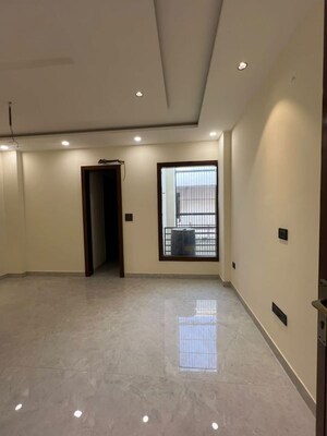 Room in 5 BHK Independent House at Wave City – for Sale