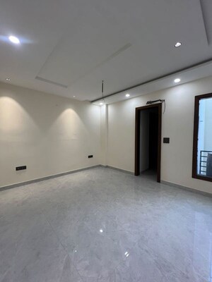 Room in 5 BHK Independent House at Wave City – for Sale