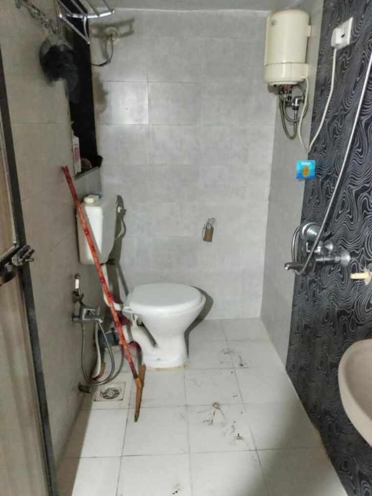 Bathroom, sudarshan-chs-parel 2 Bedroom 930 Sq.Ft. Apartment In Parel Mumbai 10683325