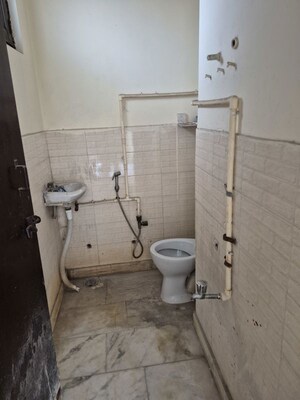 Bathroom in 1 RK Builder Floor at Mayur Vihar – for Rent