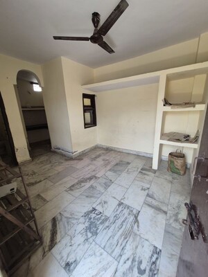 Room in 1 RK Builder Floor at Mayur Vihar – for Rent
