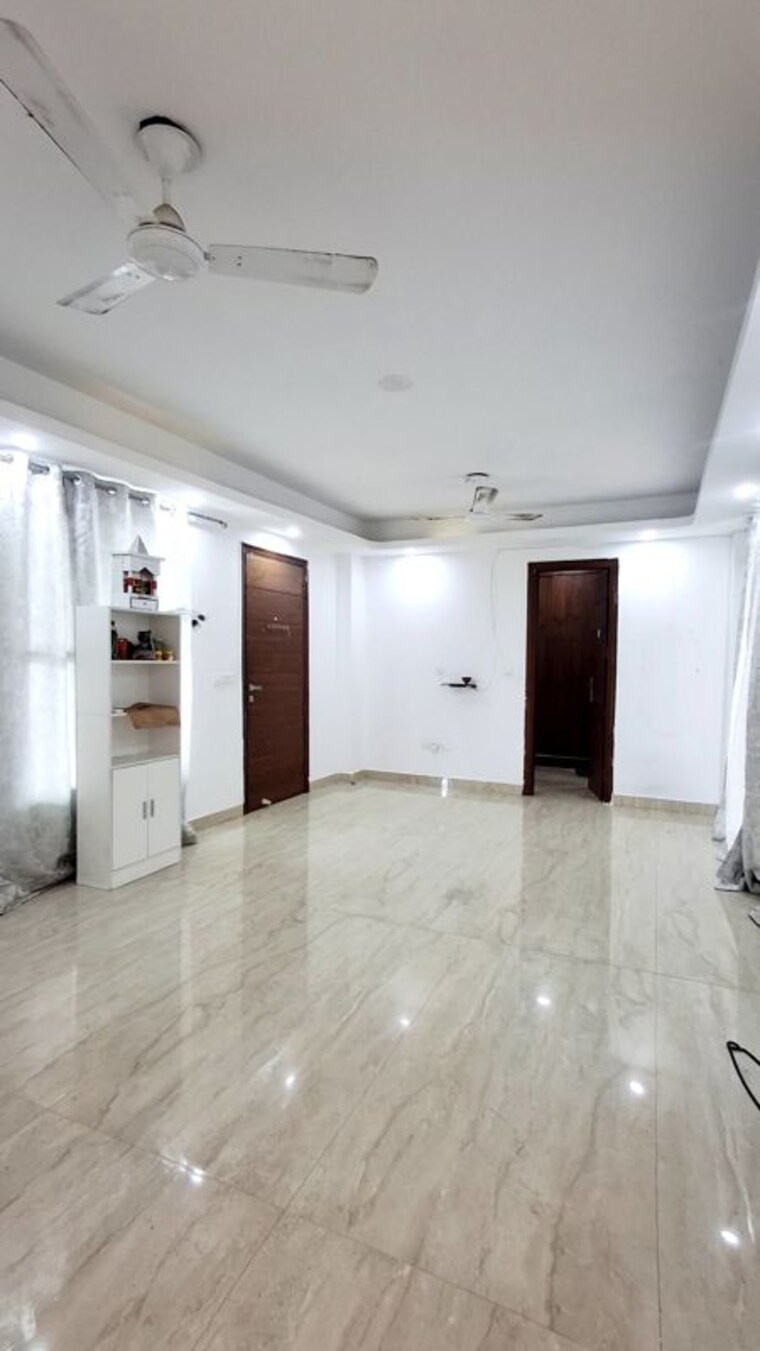 Room, freedom fighters enclave 1 RK 400 Sq.Ft. Apartment In Freedom Fighters Enclave Delhi 10683324