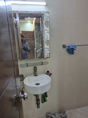 Bathroom in 3.5 BHK Apartment at Mayur Vihar – for Rent