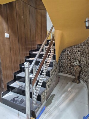 Staircase in 3.5 BHK Apartment at Mayur Vihar – for Rent