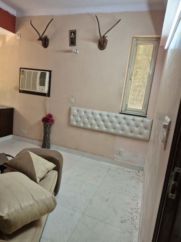 Room, mayur vihar 3.5 Bedroom 1250 Sq.Ft. Apartment In Mayur Vihar Delhi 10683341