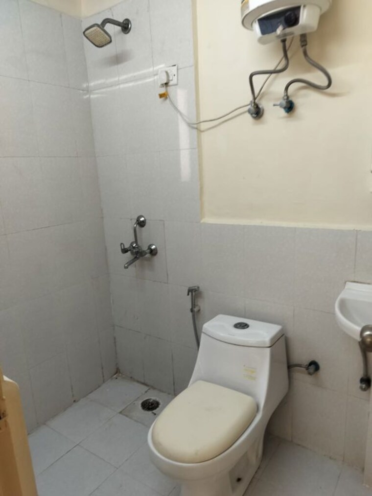 Bathroom, pyramid-urban-homes 2 Bedroom 625 Sq.Ft. Apartment In Sector 70a Gurgaon 10683345