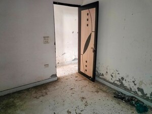 Room in  Apartment at Loni – for Sale