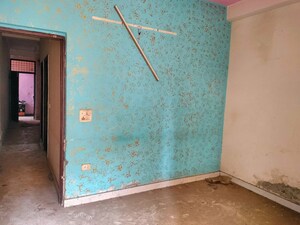 Room in  Apartment at Loni – for Sale
