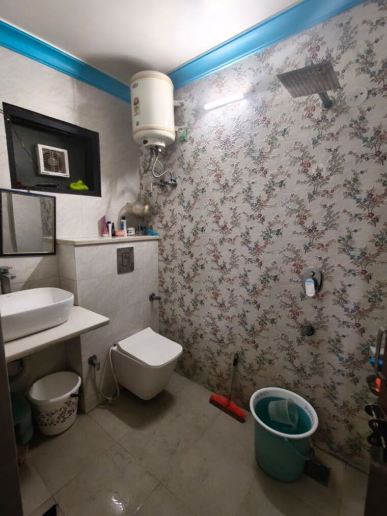Bathroom, chirag dilli 3 Bedroom 110 Sq.Ft. Builder Floor In Chirag Dilli Delhi 10683441