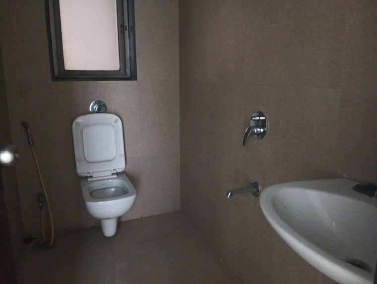 Bathroom, runwal-eirene 2 Bedroom 568 Sq.Ft. Apartment In Balkum Pada Thane 10683442