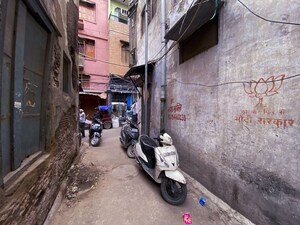 Parking in  Shop at Hauz Qazi – for Sale