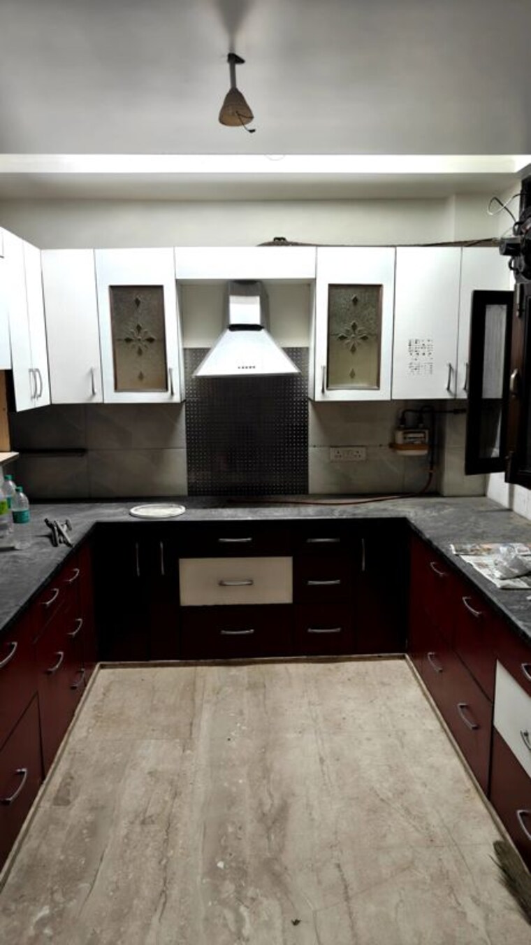 Kitchen, state bank colony 3 Bedroom 1800 Sq.Ft. Builder Floor In State Bank Colony Delhi 10683617
